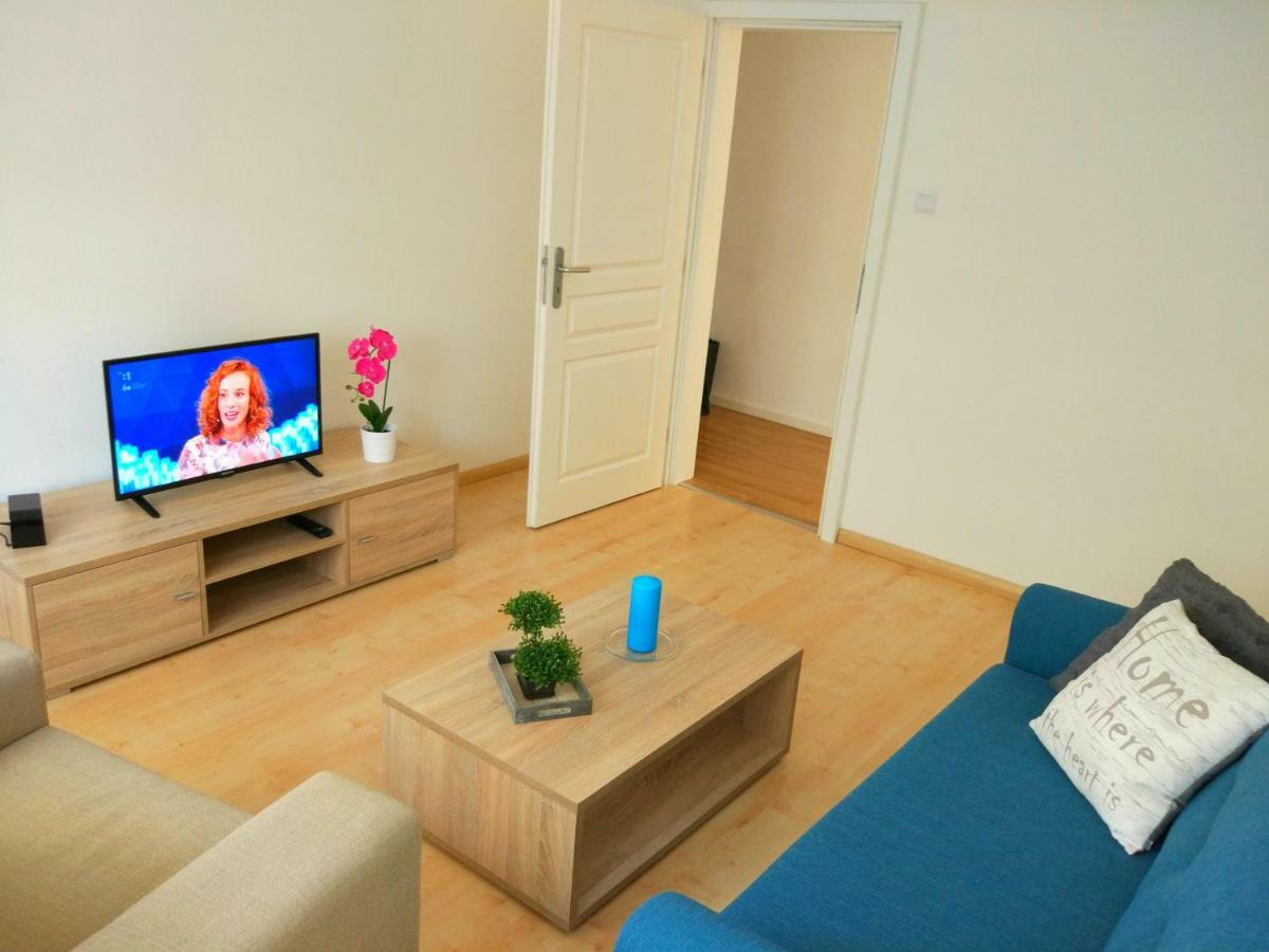 Riverview Apartment Bratislava Bagian luar foto